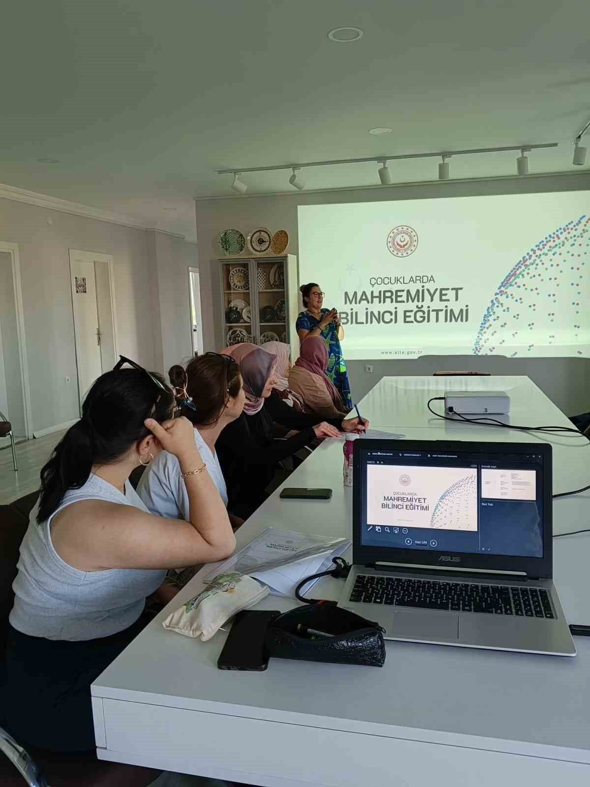 AİLE VE NÜFUS ON YILI KAPSAMINDA, TEPEBAŞI ADEM VE ERTUĞRULGAZİ ADEM KURSİYERLERİNE YÖNELİK AİLE...