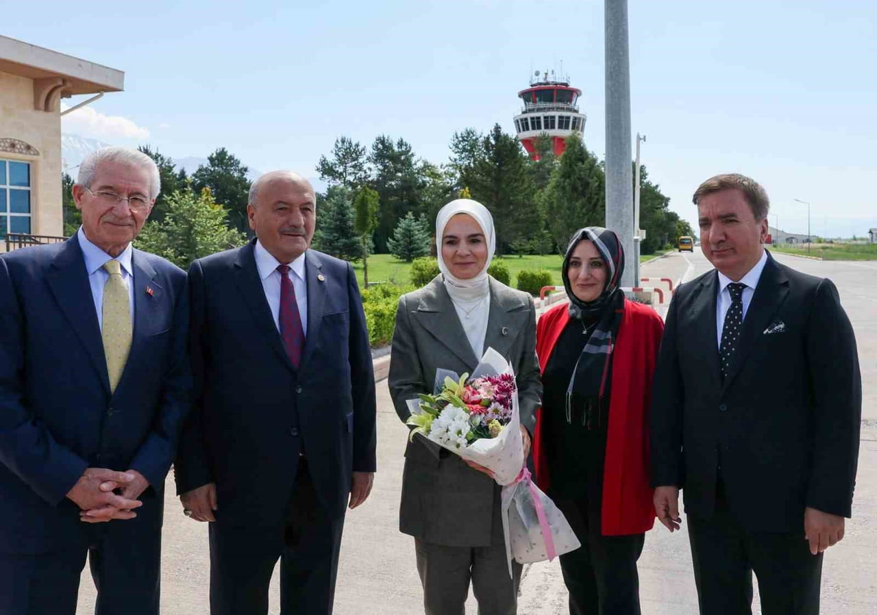 AİLE VE SOSYAL HİZMETLER BAKANI MAHİNUR ÖZDEMİR GÖKTAŞ, BİR DİZİ ZİYARET VE PROGRAMA KATILMAK...
