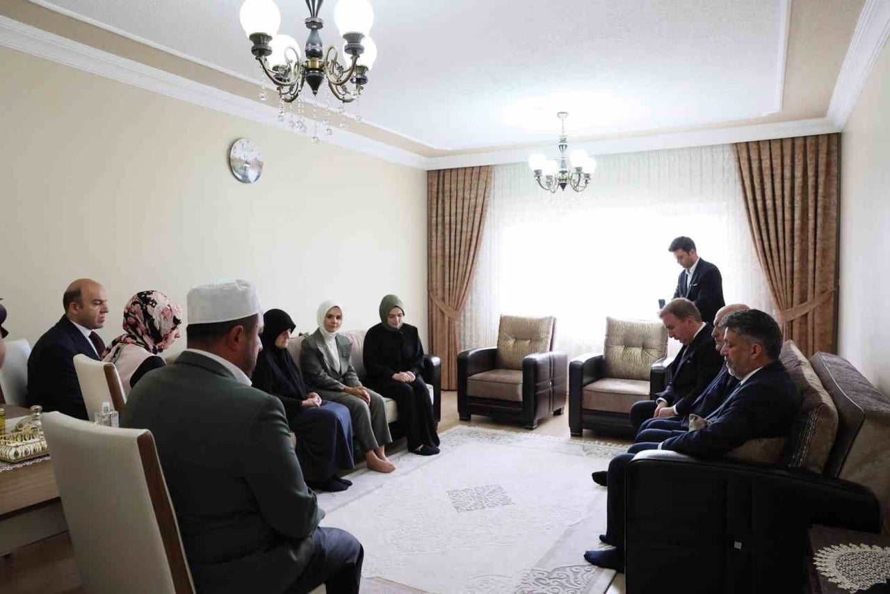 AİLE VE SOSYAL HİZMETLER BAKANI MAHİNUR ÖZDEMİR GÖKTAŞ, ERZİNCAN'DA ŞEHİT PİYADE ONBAŞI AHMET...
