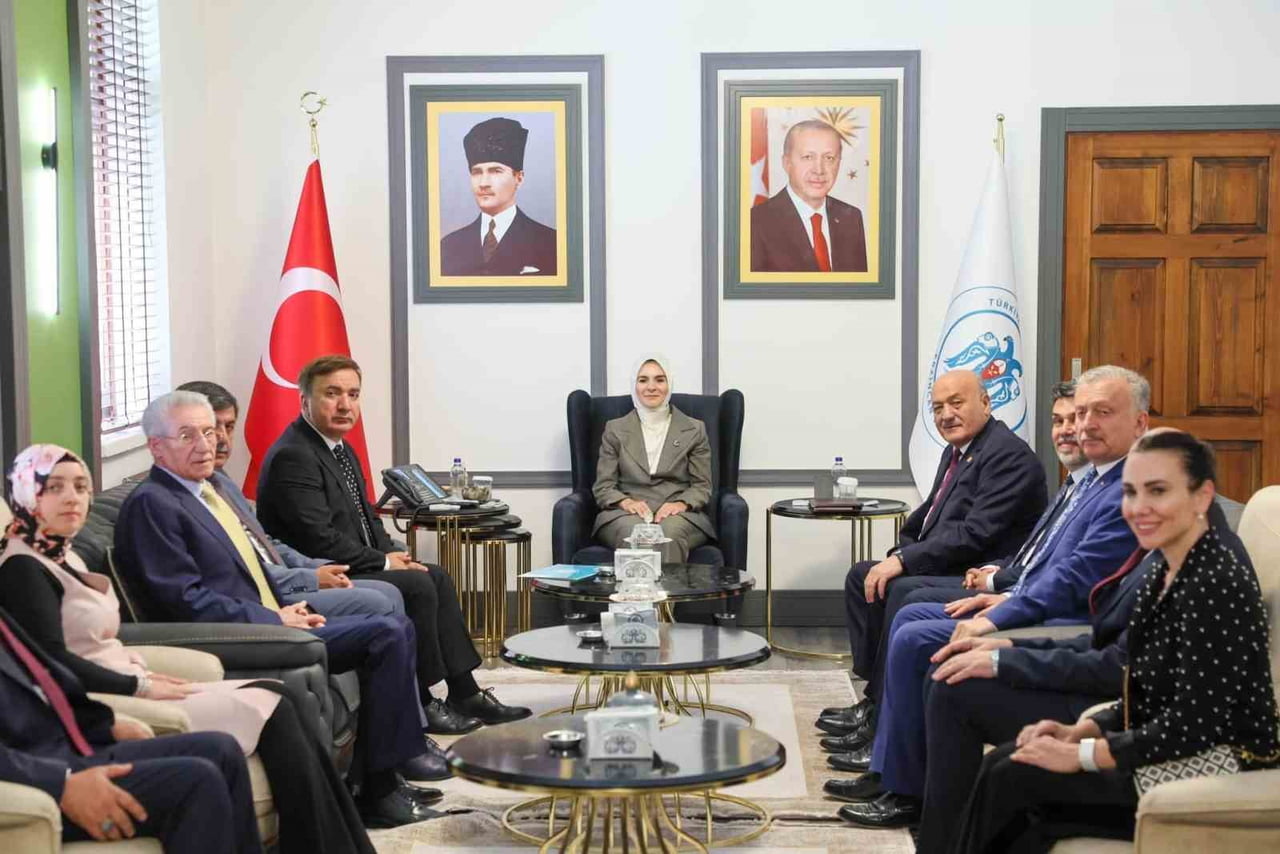 AİLE VE SOSYAL HİZMETLER BAKANI MAHİNUR ÖZDEMİR GÖKTAŞ, ERZİNCAN PROGRAMI KAPSAMINDA ERZİNCAN...