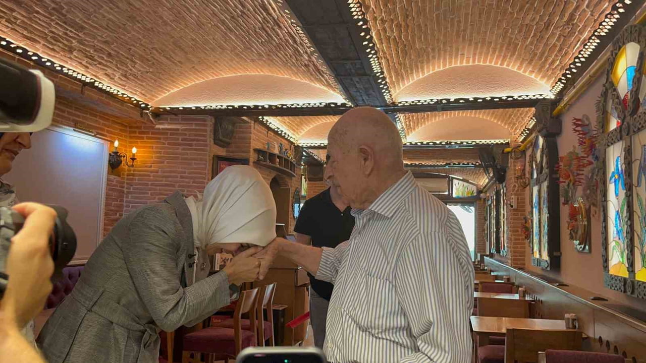 AİLE VE SOSYAL HİZMETLER BAKANI MAHİNUR ÖZDEMİR GÖKTAŞ, ESKİŞEHİR'DEKİ TEMASLARI KAPSAMINDA...