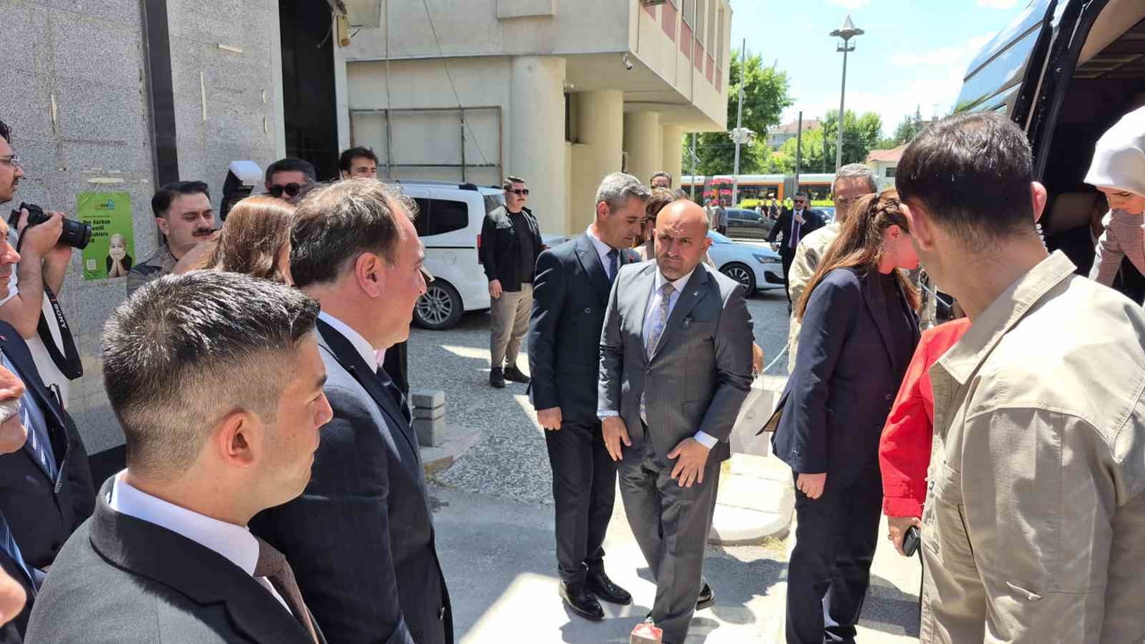 AİLE VE SOSYAL HİZMETLER BAKANI MAHİNUR ÖZDEMİR GÖKTAŞ, ESKİŞEHİR'DEKİ TEMASLARI KAPSAMINDA...