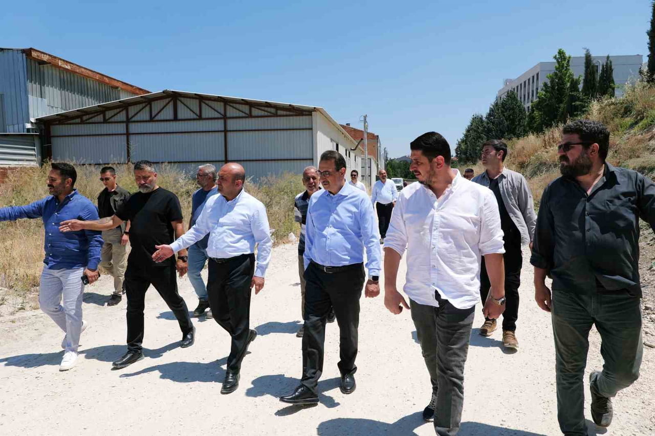 AK PARTİ ESKİŞEHİR İL BAŞKANI GÜRHAN ALBAYRAK, YEREL YÖNETİMLERİN YETERİNCE HİZMET SAĞLAMADIĞI...