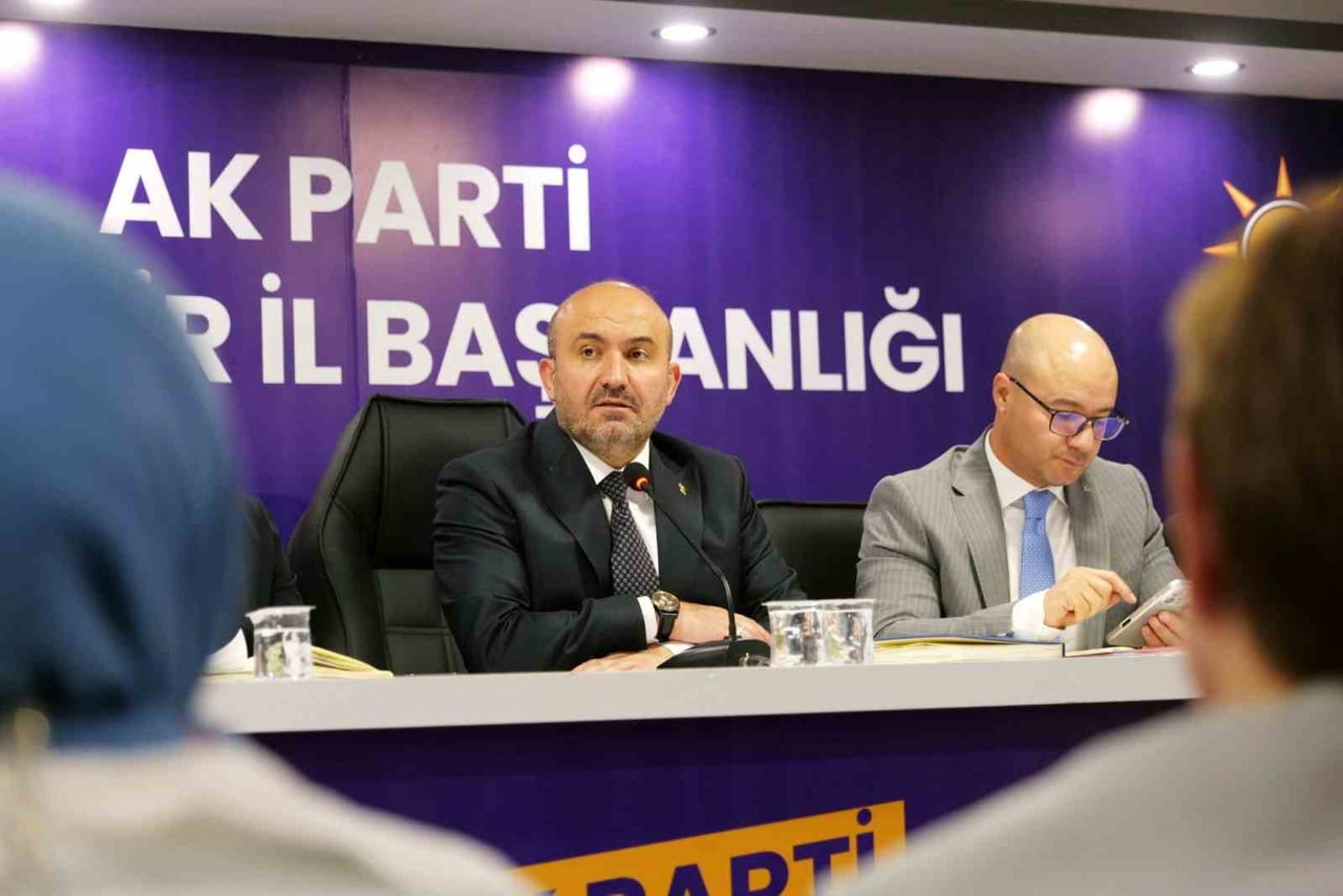 AK PARTİ ESKİŞEHİR İL BAŞKANLIĞI’NDA DÜZENLENEN TOPLANTI, İL BAŞKANI GÜRHAN ALBAYRAK BAŞKANLIĞINDA...