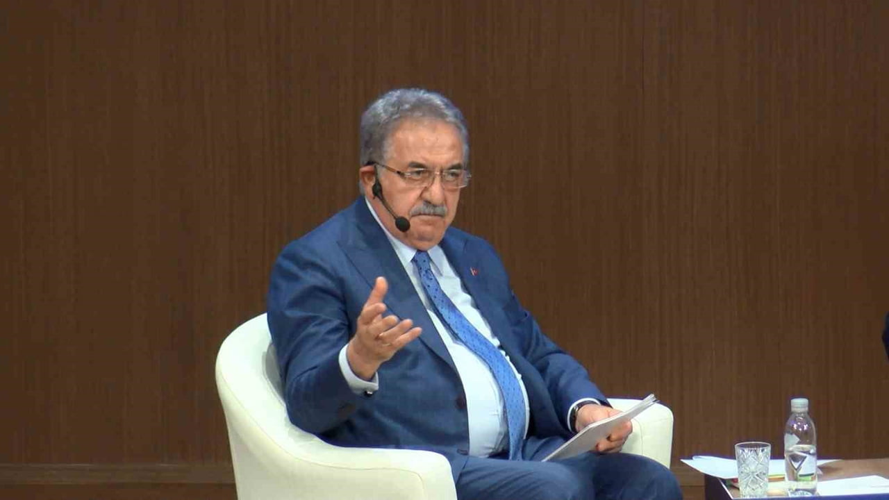 AK PARTİ GENEL BAŞKAN YARDIMCISI VE SİYASİ VE HUKUKİ İŞLER BAŞKANI HAYATİ YAZICI