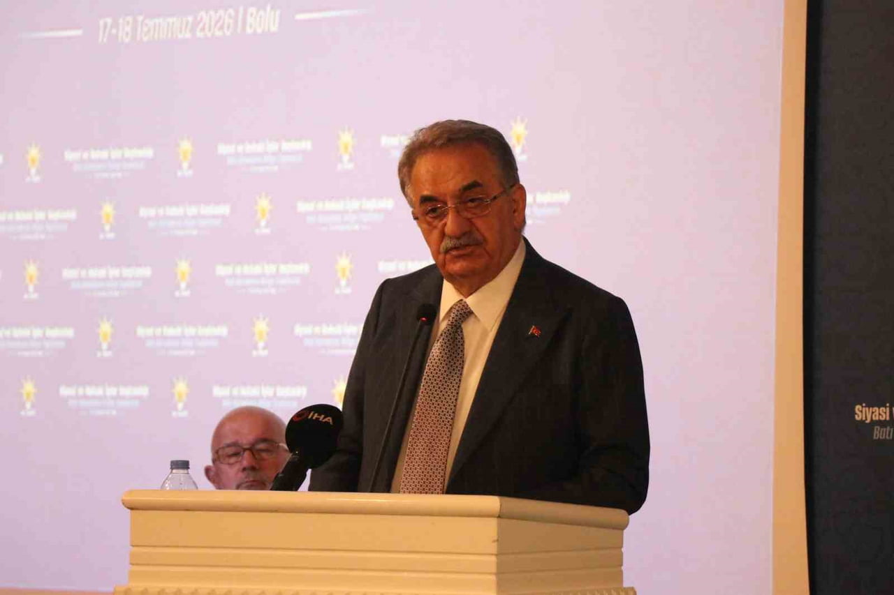 AK PARTİ GENEL BAŞKAN YARDIMCISI VE SİYASİ VE HUKUKİ İŞLER BAŞKANI HAYATİ YAZICI KONUŞMA...
