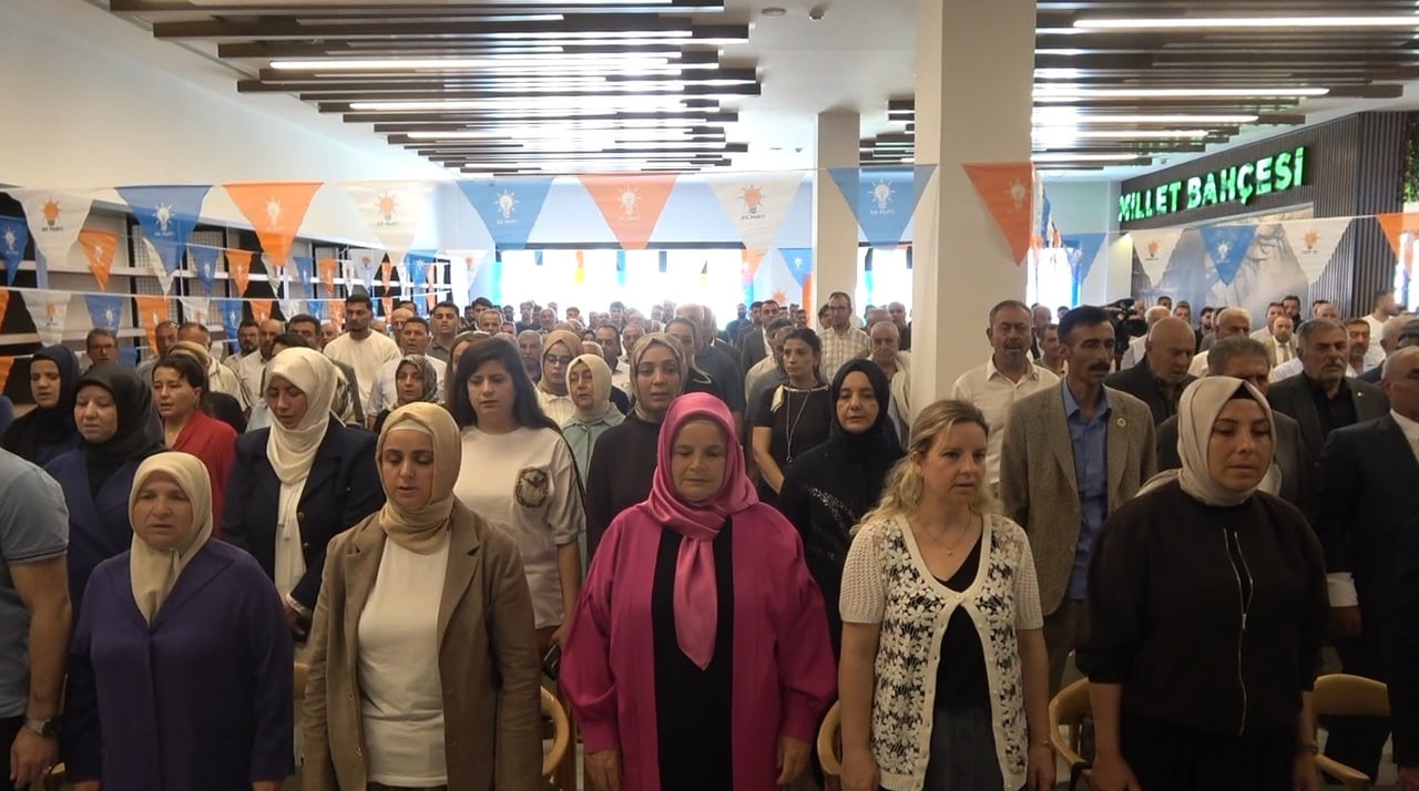 AK PARTİ GENEL BAŞKAN YARDIMCISI YAYMAN, KALENDER MEŞREP MİLLET BAHÇESİ KÜTÜPHANESİ'NDE...