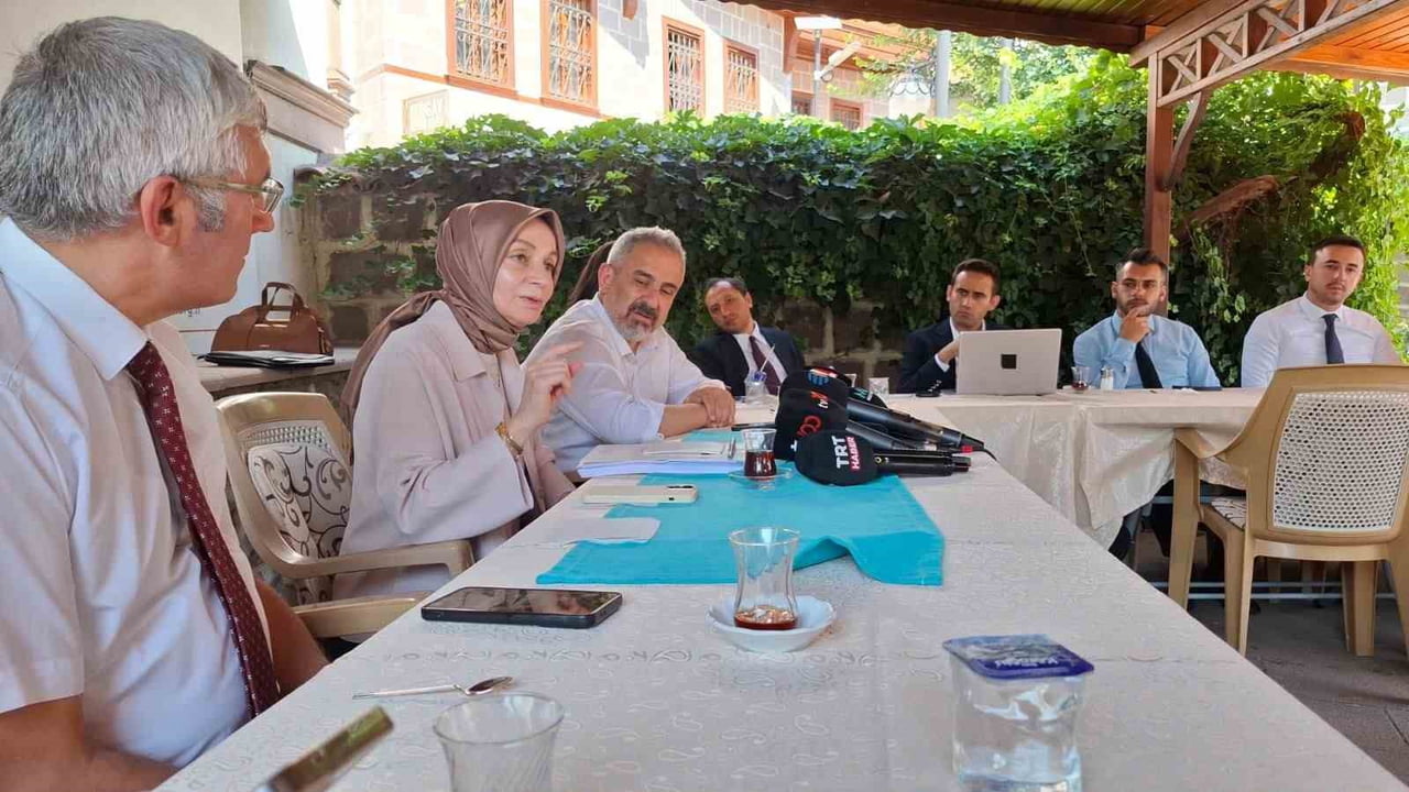 AK PARTİ GRUP BAŞKANVEKİLİ USTA, TÜRKİYE BASIN FEDERASYONU'NDA (TÜBAF) "ANADOLU SOHBETLERİ"...