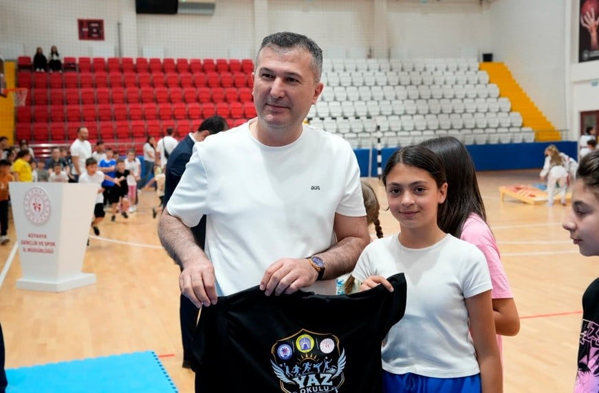 AK PARTİ İLÇE BAŞKANI HİMMET ÖZER