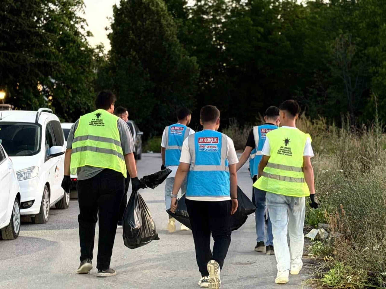 AK PARTİ ODUNPAZARI İLÇE GENÇLİK KOLLARI, ÇEVRE BİLİNCİNİ ARTIRMAK AMACIYLA KANLIKAVAK PARKI’NDA...