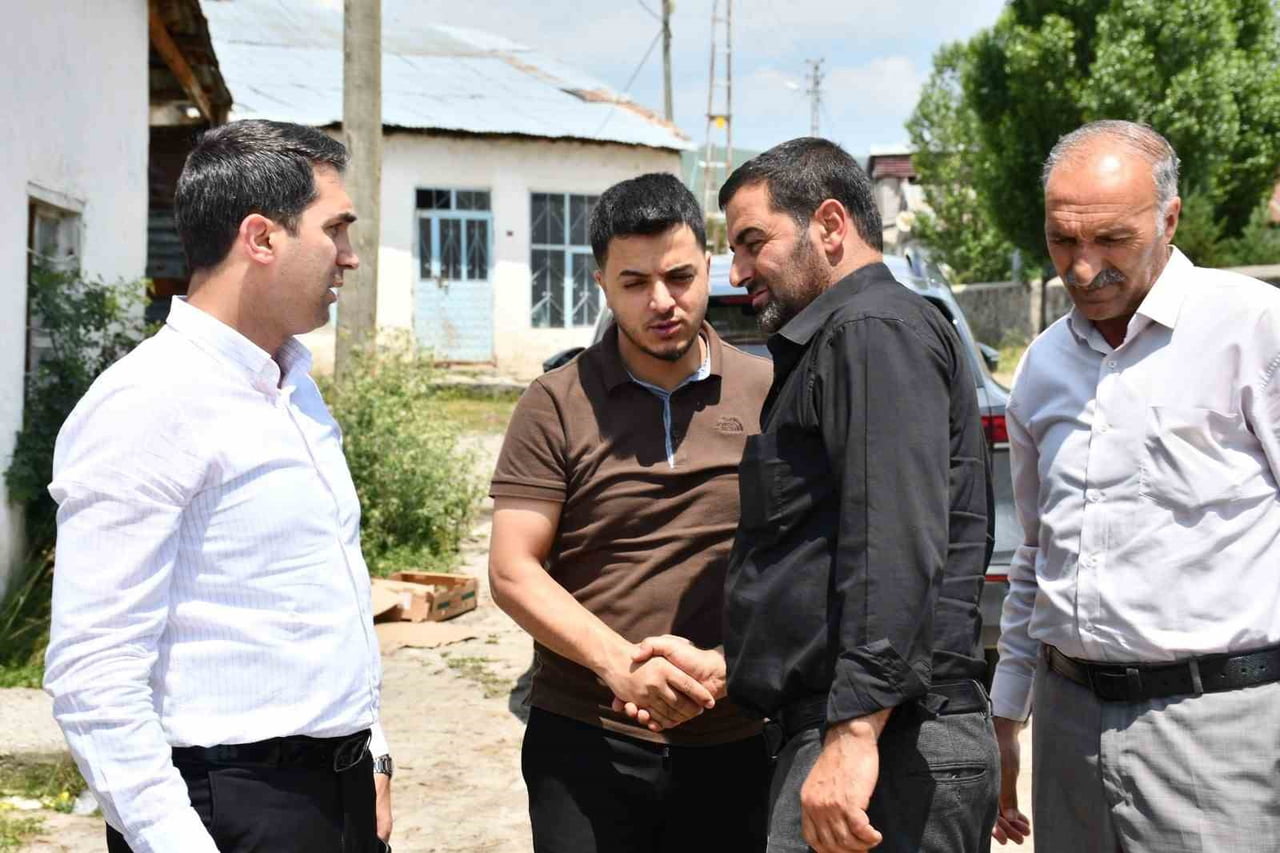 AK PARTİ SARIKAMIŞ TEŞKİLATI KÖYLERDE VATANDAŞLARLA BULUŞTU(KARS-İHA)