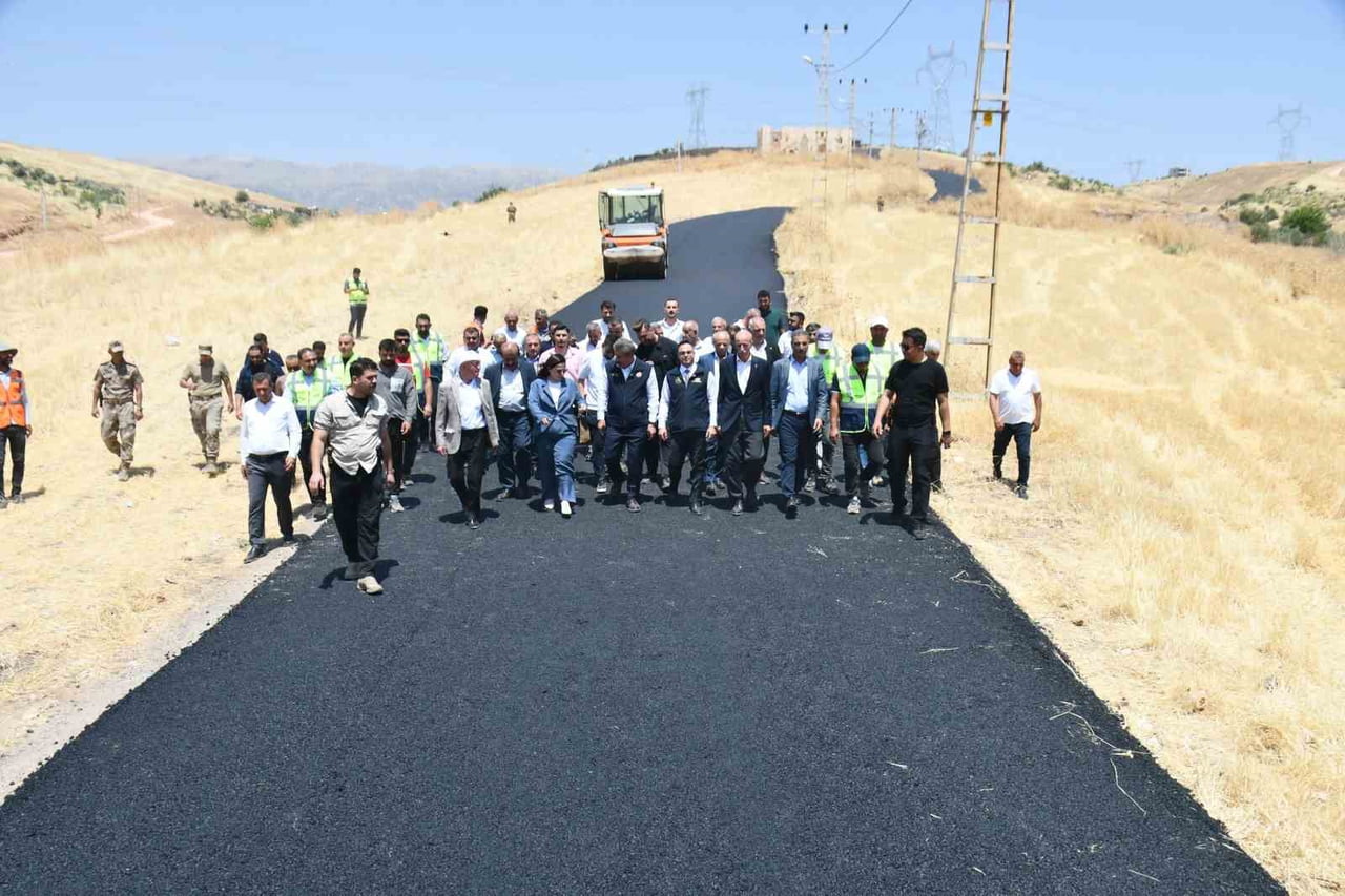 AK PARTİ ŞIRNAK MİLLETVEKİLİ ARSLAN TATAR, 2026 YILI KÖY YOLLARI ASFALTLAMA PROGRAMI KAPSAMINDA...