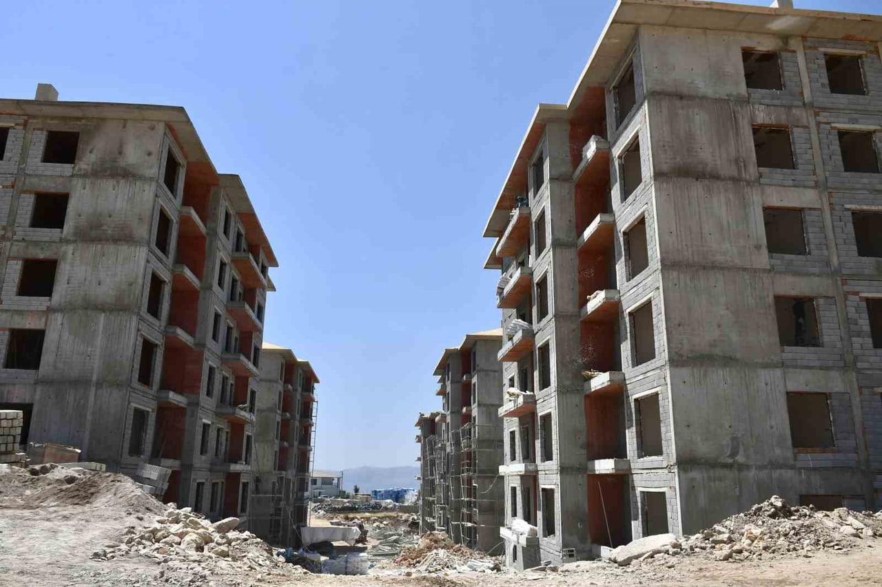AK PARTİ ŞIRNAK MİLLETVEKİLİ ARSLAN TATAR, KENTTE YÜKSELEN BİN 520 KONUTLUK DEV SOSYAL KONUT...