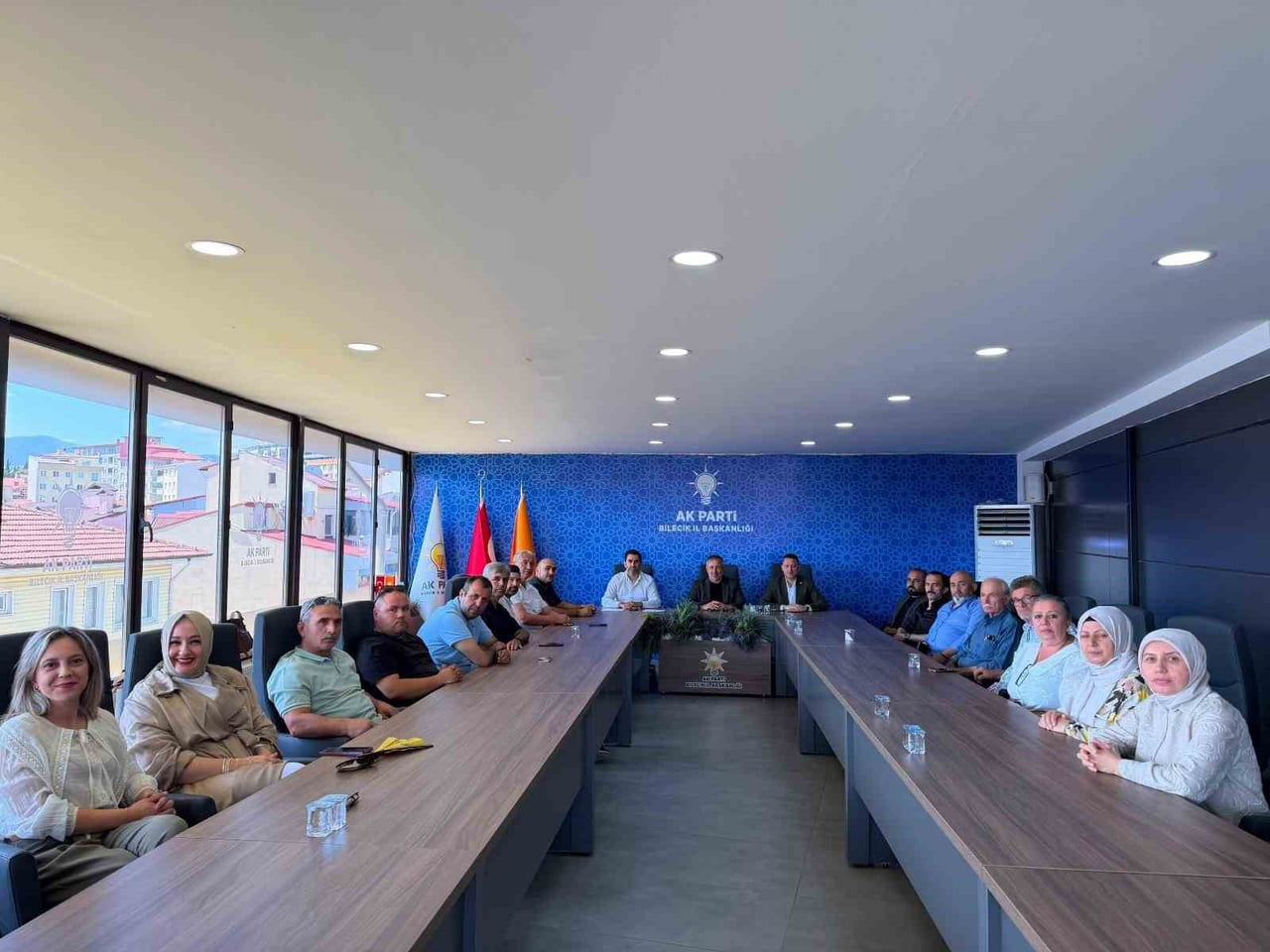 AK PARTİ SİVİL TOPLUM KURULUŞLARIYLA BİR ARAYA GELDİ