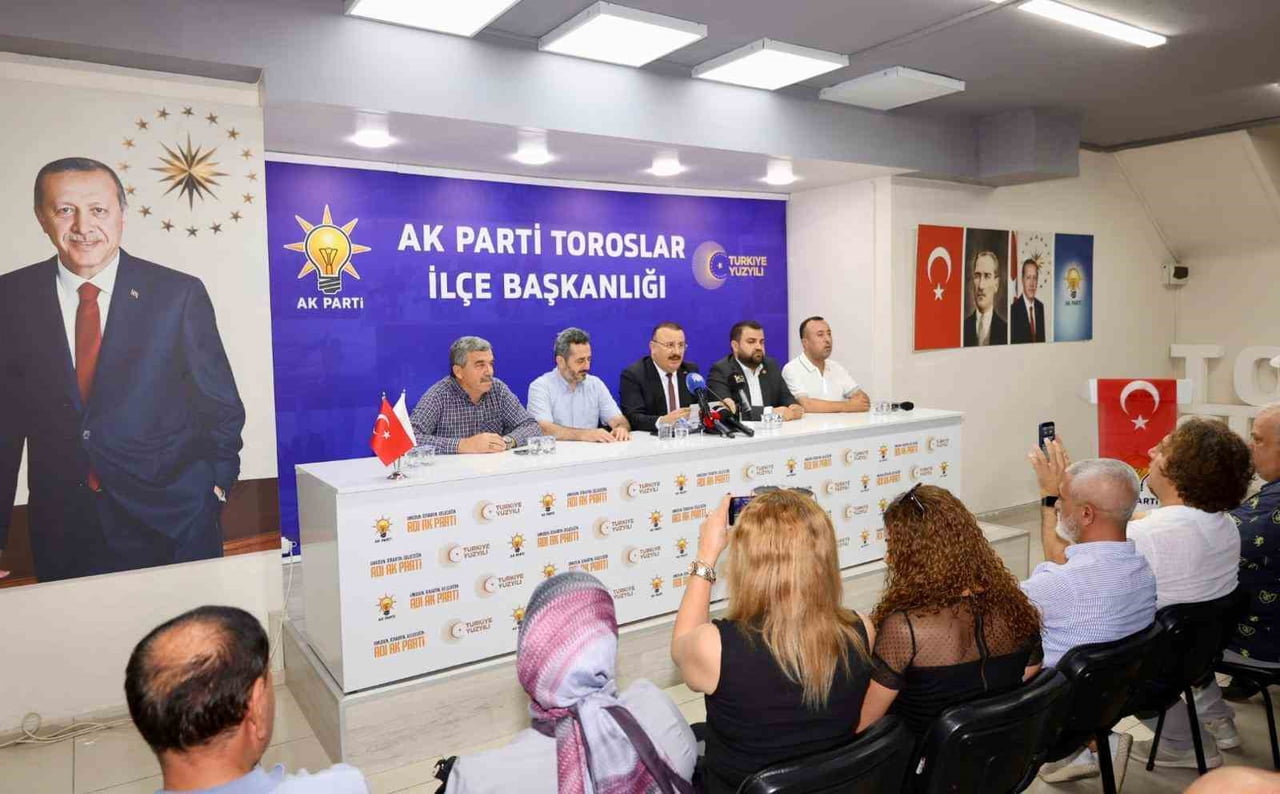 AK PARTİ TOROSLAR İLÇE BAŞKANI FERDİ ÇOKKESER, TOROSLAR BELEDİYESİ TEMMUZ AYI MECLİS TOPLANTISINDA...