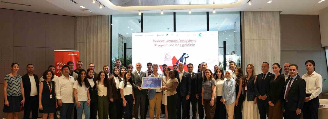 AKBANK GENÇLİK AKADEMİSİ TARAFINDAN BU YIL İLK KEZ HAYATA GEÇİRİLEN MESLEKİ GELİŞİM VE İSTİHDAM...