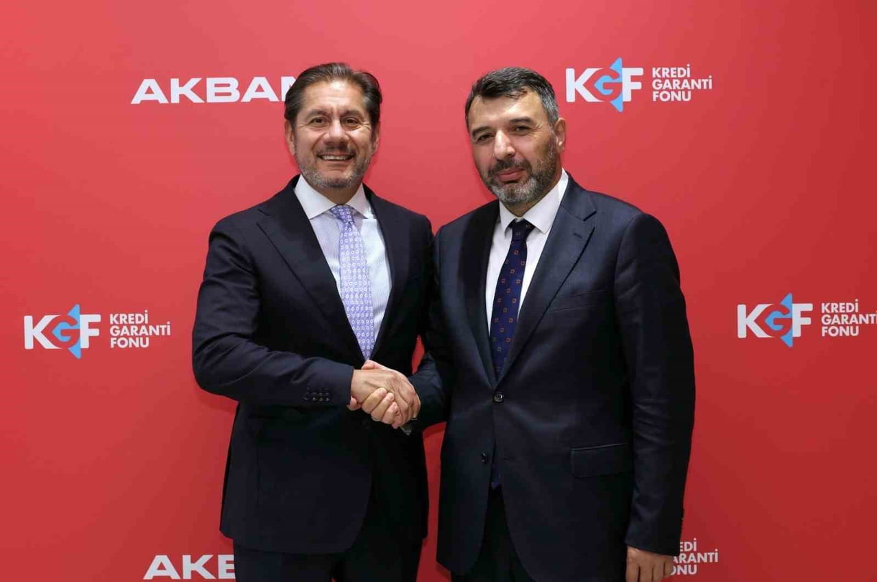 AKBANK GENEL MÜDÜRÜ KAAN GÜR(SOLDA), KGF GENEL MÜDÜRÜ HASAN BASRİ KURT(SAĞDA)