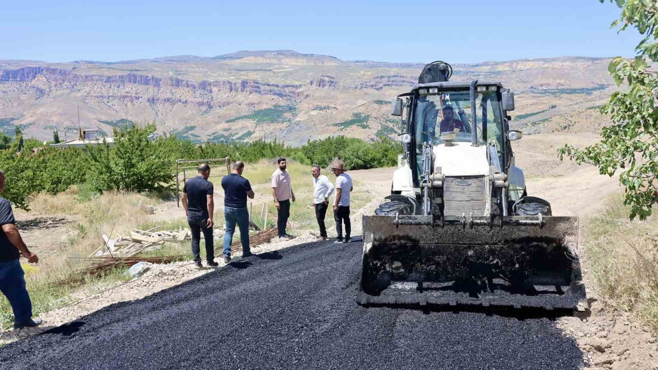 AKÇADAĞ BELEDİYE BAŞKANI ULUTAŞ MAHALLELERDE ÇALIŞMALARI İNCELEDİ