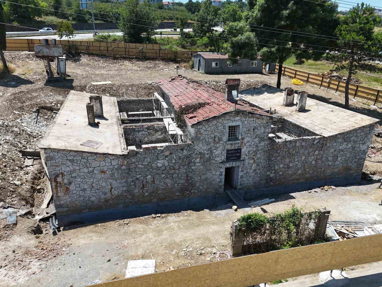 AKÇAKOCA’DA UZUN YILLARDIR ATIL DURUMDA BULUNAN TARİHİ CEZAEVİ BİNASI, DÜZCE BELEDİYE BAŞKANI DR....