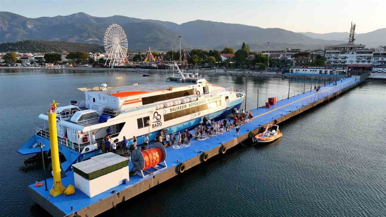 AKÇAY-MİDİLLİ DENİZ OTOBÜSÜ SEFERLERİ, İLK YOLCULUKLARIN BAŞLAMASIYLA BİRLİKTE VATANDAŞLARDAN...