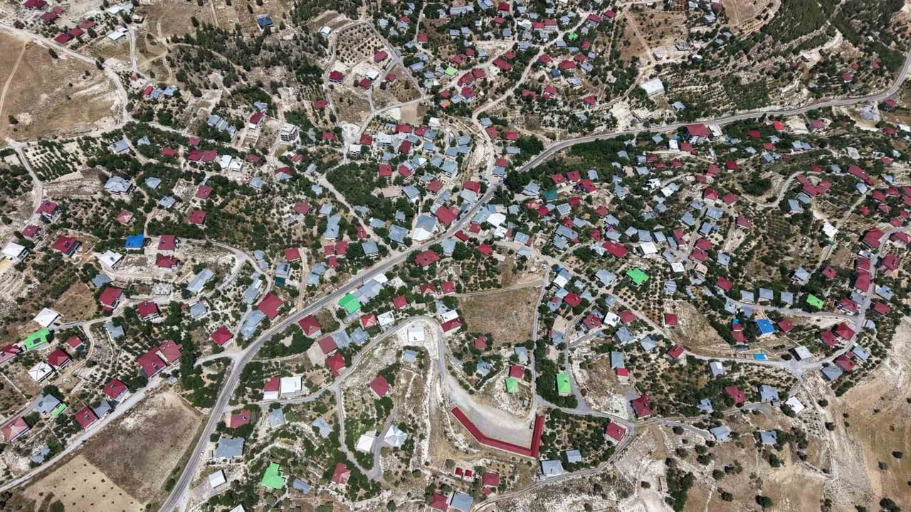 AKDENİZ BÖLGESİNDE HAVA SICAKLIKLARININ 40 DERECEYE YAKLAŞTIĞI YAZ GÜNLERİNDE, MERSİN'İN ANAMUR...
