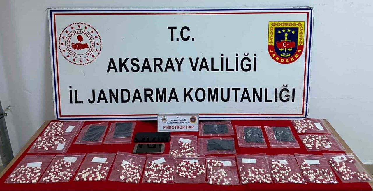 AKSARAY'DA JANDARMA EKİPLERİNCE DÜZENLENEN UYUŞTURUCU OPERASYONUNDA GÖZALTINA ALINAN 3 ŞÜPHELİ...