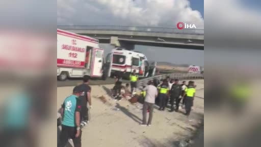 Aksaray'da seyir halindeki otobüs devrildi: Çok sayıda yaralı var