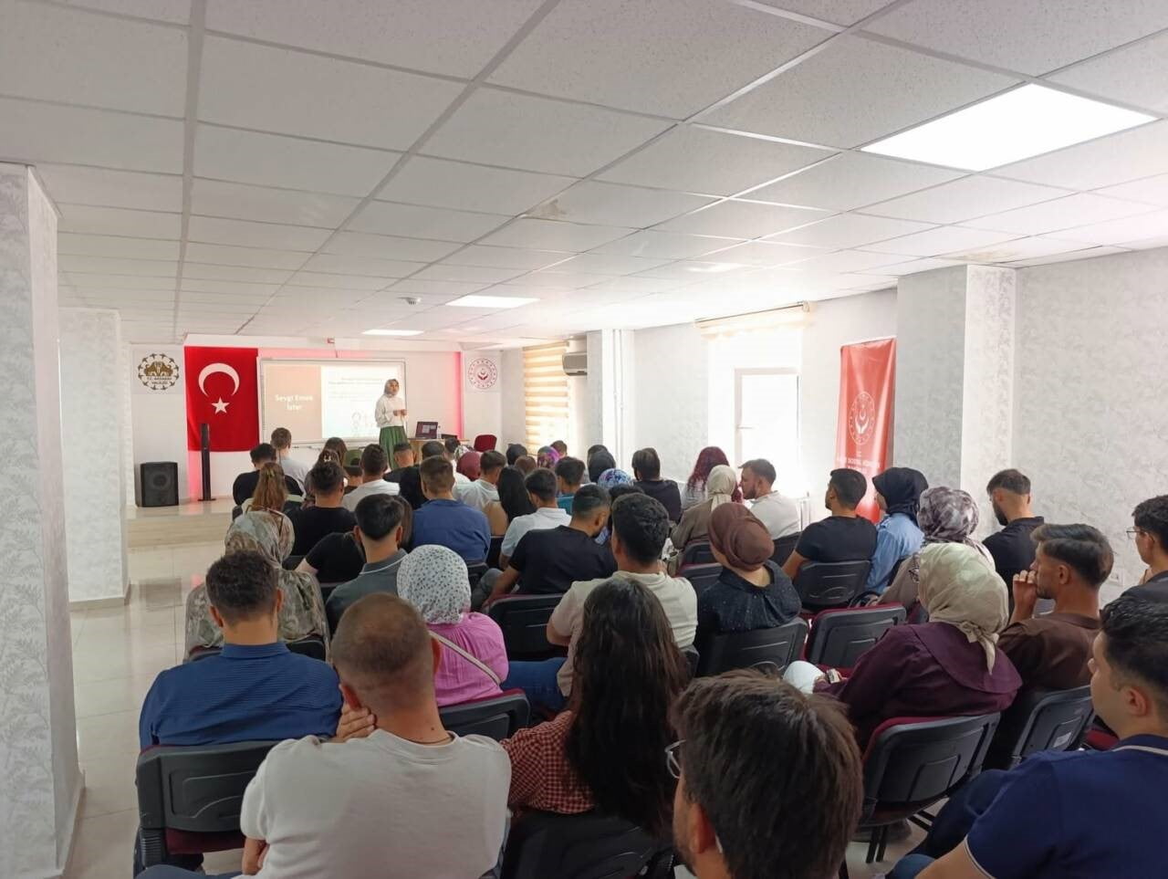 AKSARAY’DA AİLE VE SOSYAL HİZMETLER İL MÜDÜRLÜĞÜ TARAFINDAN ‘EVLENECEK GENÇLERİN DESTEKLENMESİ’...