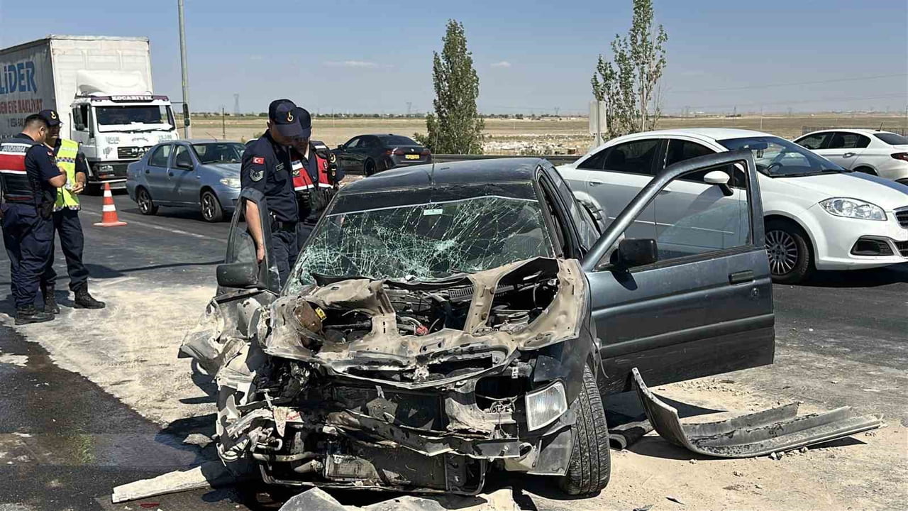 AKSARAY’DA OTOMOBİLİN VİNCE ARKADAN ÇARPMASI SONUCU MEYDANA GELEN TRAFİK KAZASINDA 3 KİŞİ...