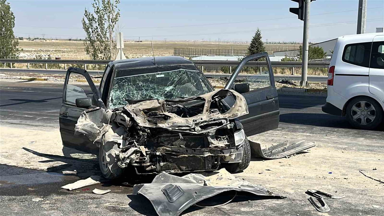 AKSARAY’DA OTOMOBİLİN VİNCE ARKADAN ÇARPMASI SONUCU MEYDANA GELEN TRAFİK KAZASINDA 3 KİŞİ...