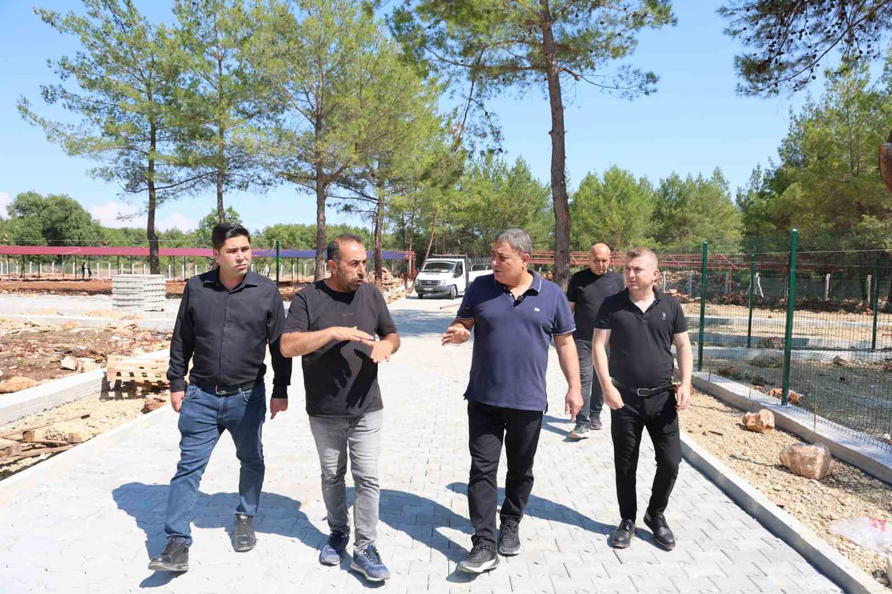 AKSU BELEDİYE BAŞKANI İSA YILDIRIM, DEVAM EDEN PROJELERİ YERİNDE İNCELEYEREK EKİPLERDEN...