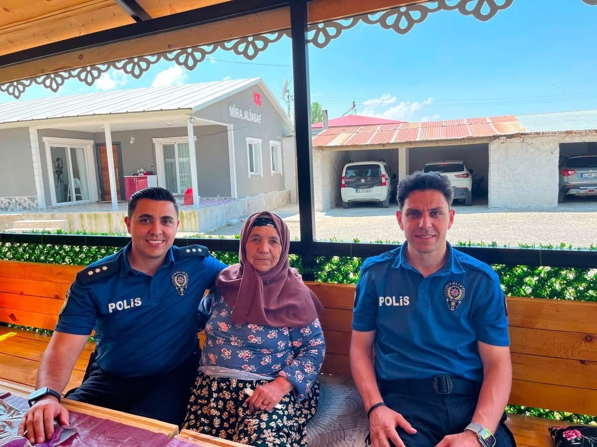 AKYAKA'DA 15 TEMMUZ'DA ŞEHİT AİLELERİ VE GAZİLERE VEFA ZİYARETİ(KARS-İHA)