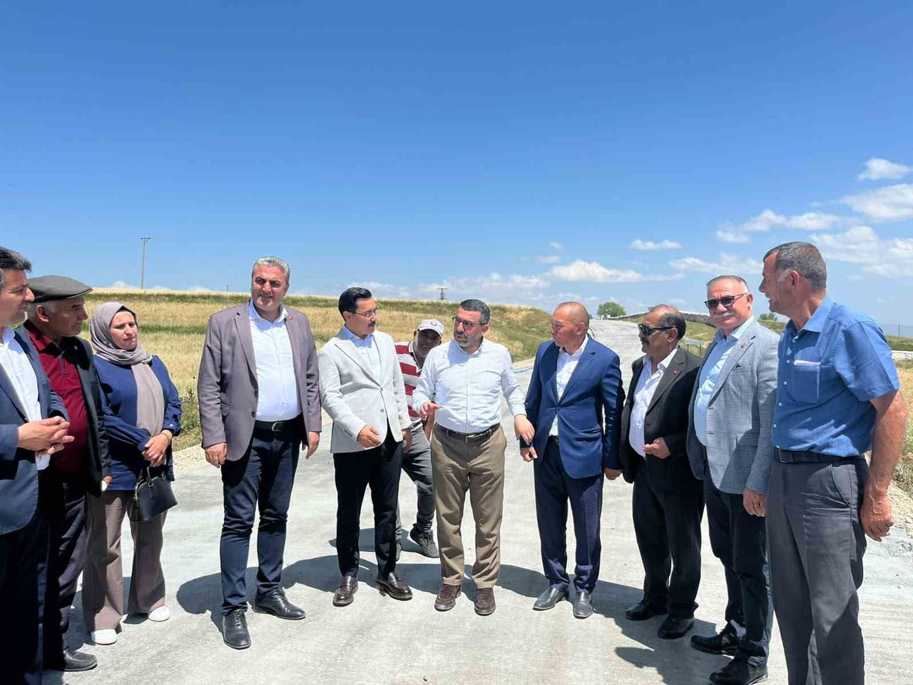 AKYAKA’DA KÖY YOLLARININ SORUNU ÇÖZÜLÜYOR(KARS-İHA)