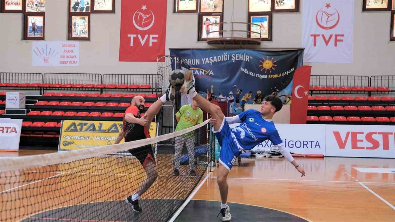 ALANYA'DA BU YIL 6. KEZ DÜZENLENEN GELENEKSEL ALANYA FUTNET AYAK TENİSİ TURNUVASI, 09-12 TEMMUZ...
