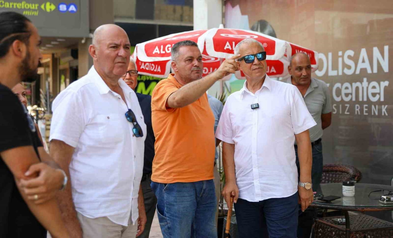 ALANYA BELEDİYE BAŞKANI OSMAN TARIK ÖZÇELİK, MAHMUTLAR MAHALLESİ ATATÜRK CADDESİ'NDE ESNAF VE...