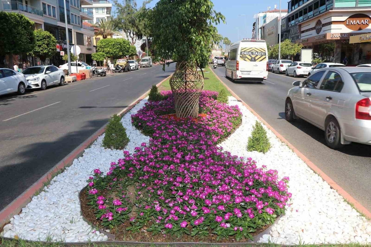 ALANYA BELEDİYESİ PARK VE BAHÇELER MÜDÜRLÜĞÜ EKİPLERİ, KENT GENELİNDEKİ PARKLAR, YEŞİL ALANLAR...