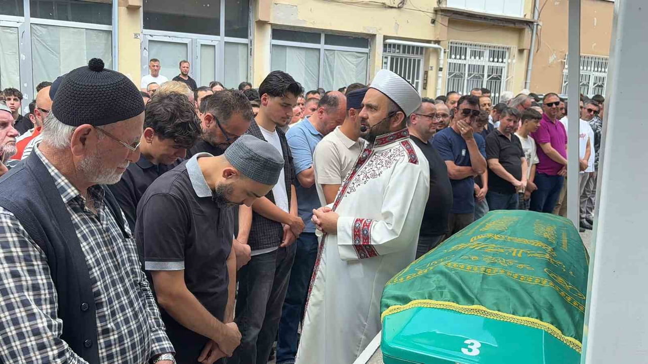 ALANYA’DAKİ OTEL YANGININDA HAYATINI KAYBEDEN ERGÜLER SON YOLCULUĞUNA KÜTAHYA’DA