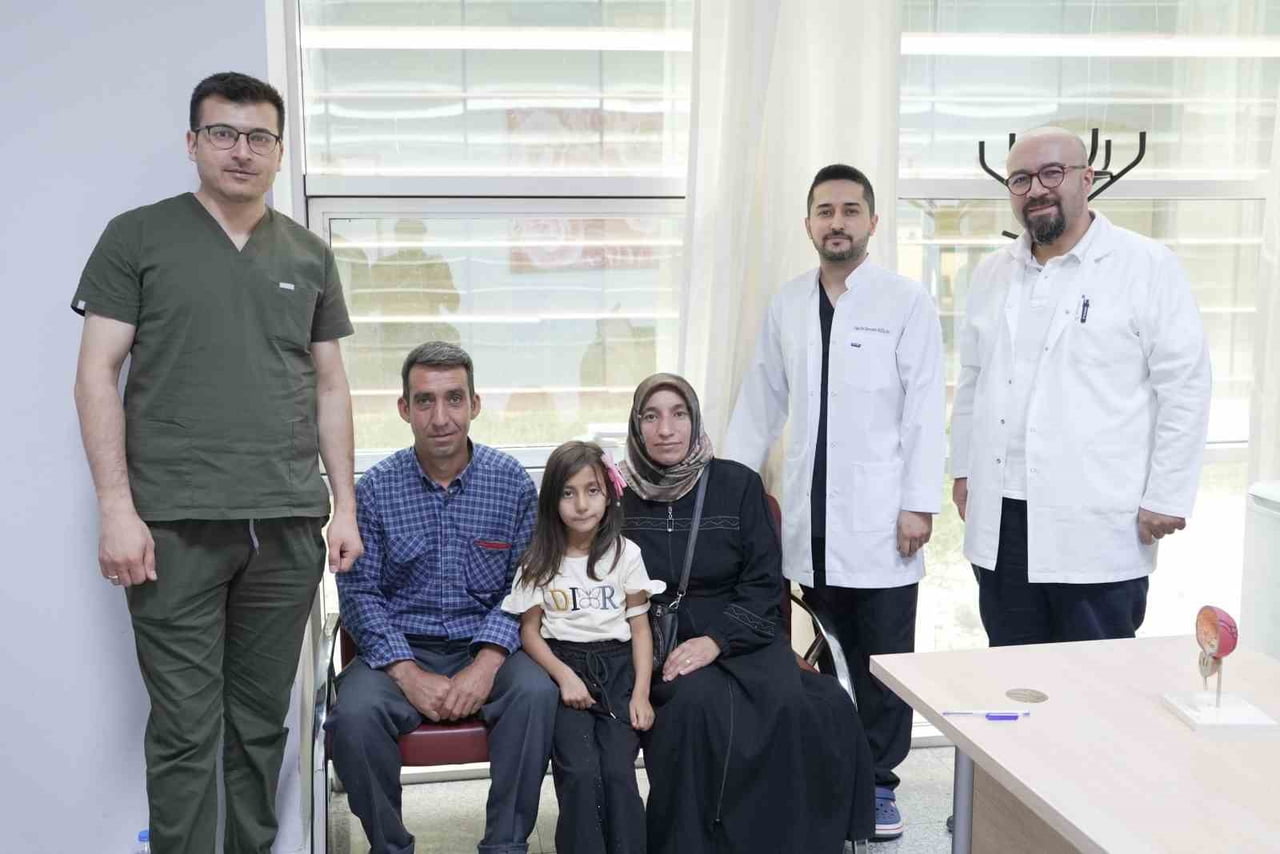 ALİ YEŞİL (OTURAN) VE AİLESİ İLE DOKTORLAR