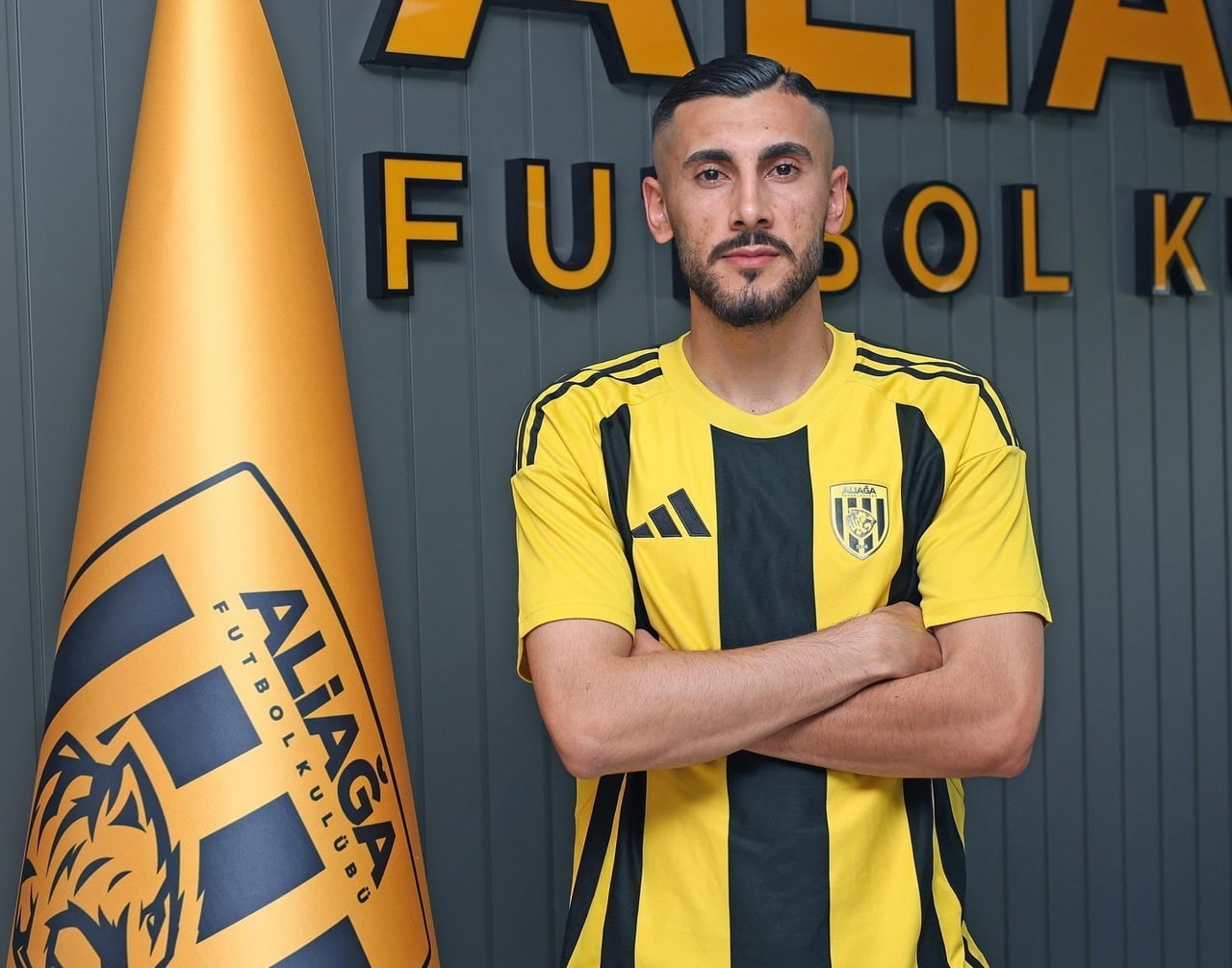 ALİAĞA FK ÜÇ  OYUNCUSUYLA YOLLARINI AYIRDI  SOL BEK MUSA ŞAHİNDERE,