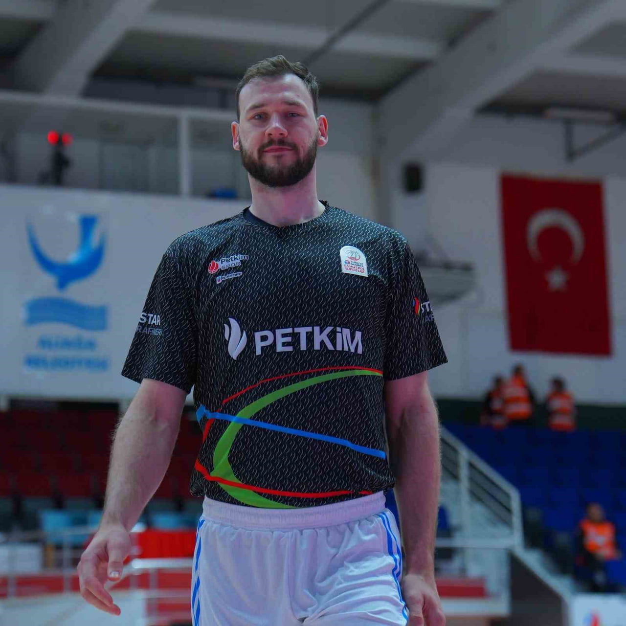 ALİAĞA PETKİMSPOR’DA MARTYNAS SAJUS İLE YOLLAR AYRILDI