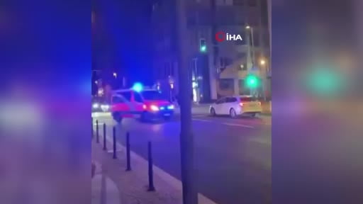 Almanya’nın başkenti Berlin’de dün akşam düzenlenen LGBT etkinliği sırasında bir aracın kalabalığa...