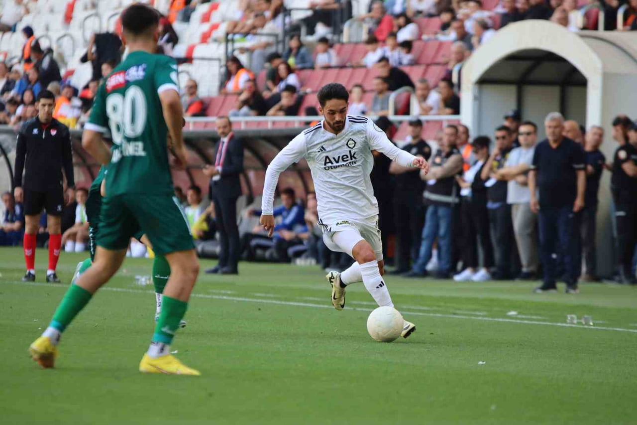 ALTAYLI ONUR EFE, GAZİEMİR SPOR’LA ANLAŞTI