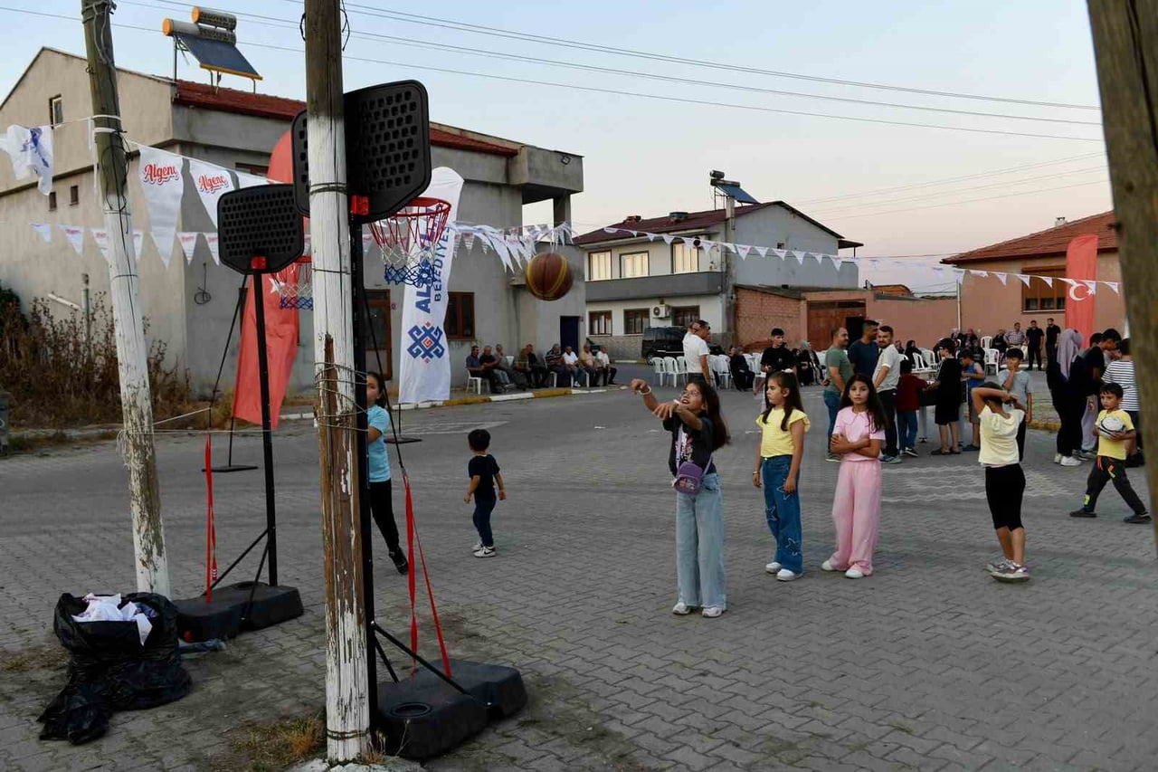 ALTIEYLÜL'DE YAZ COŞKUSUNUN İKİNCİ DURAĞI YAKUPKÖY OLDU