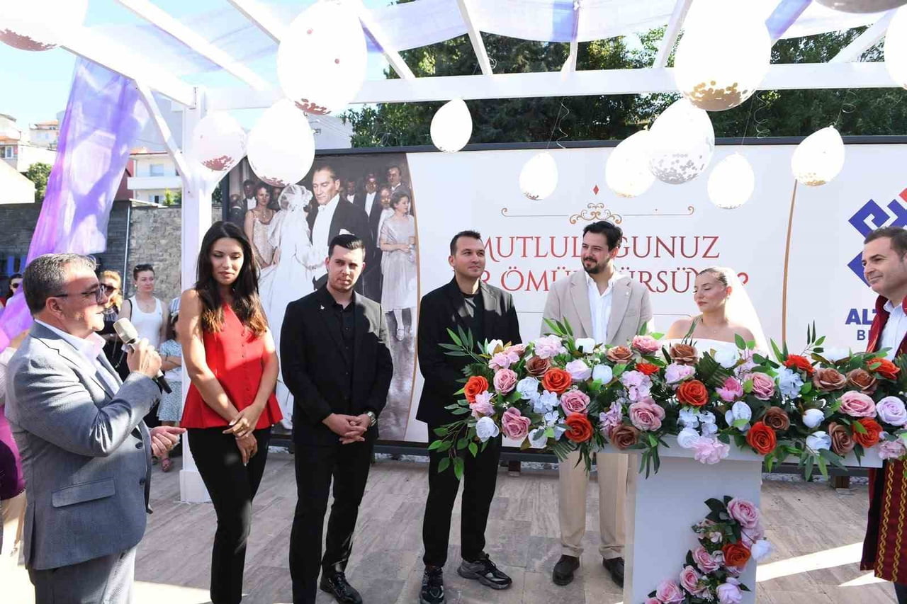 ALTIEYLÜL BELEDİYESİ TARAFINDAN SABRİ UĞUR PARKI VE MİLLET KIRAATHANESİ İÇERİSİNDE YAPIMI...