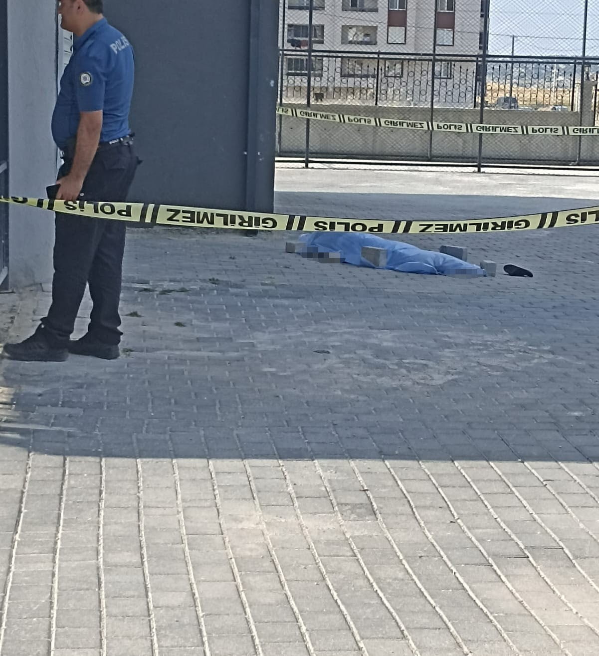 ALZAYMIR HASTASI KADIN 5’İNCİ KATTAN DÜŞEREK HAYATINI KAYBETTİ