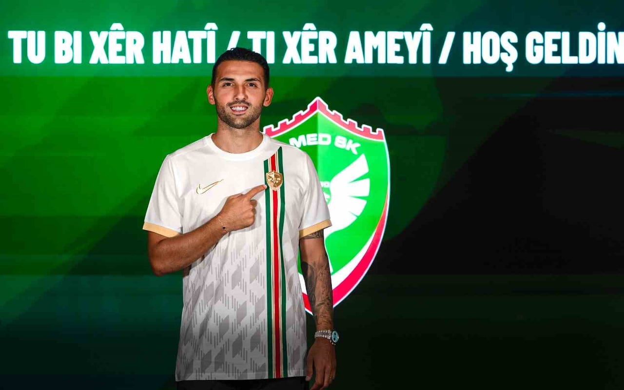 AMED SPORTİF FAALİYETLER, EYÜPSPOR'DAN UMUT MERAŞ'I TRANSFER ETTİĞİNİ DUYURDU.