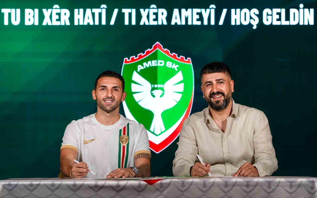 AMED SPORTİF FAALİYETLER, EYÜPSPOR'DAN UMUT MERAŞ'I TRANSFER ETTİĞİNİ DUYURDU.