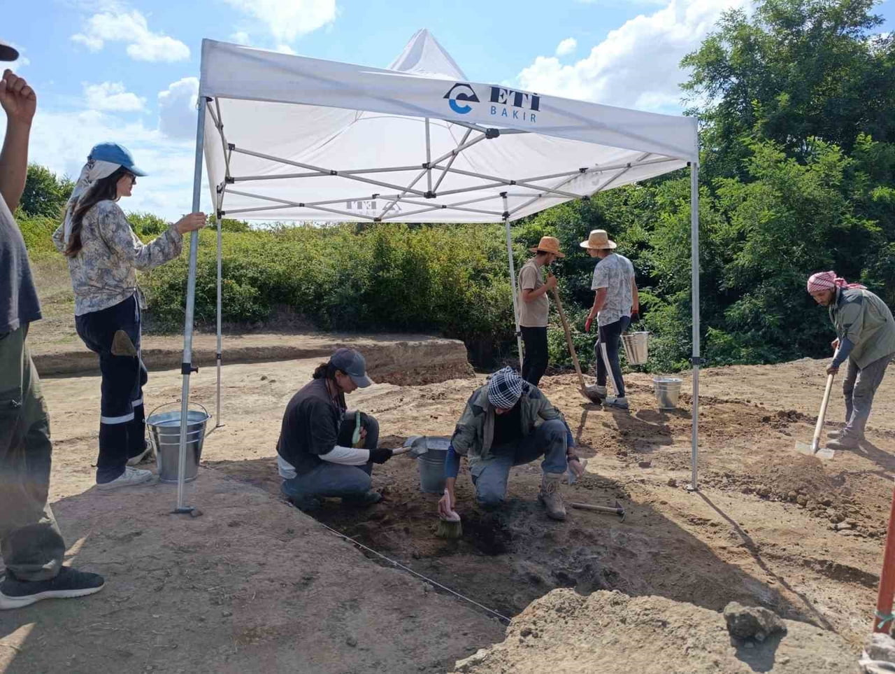ANADOLU ARKEOLOJİSİNİ ŞEKİLLENDİREN İKİZTEPE HÖYÜĞÜ KAZILARI, DÖRDÜNCÜ SENESİNDE DE ŞİRKETİN...