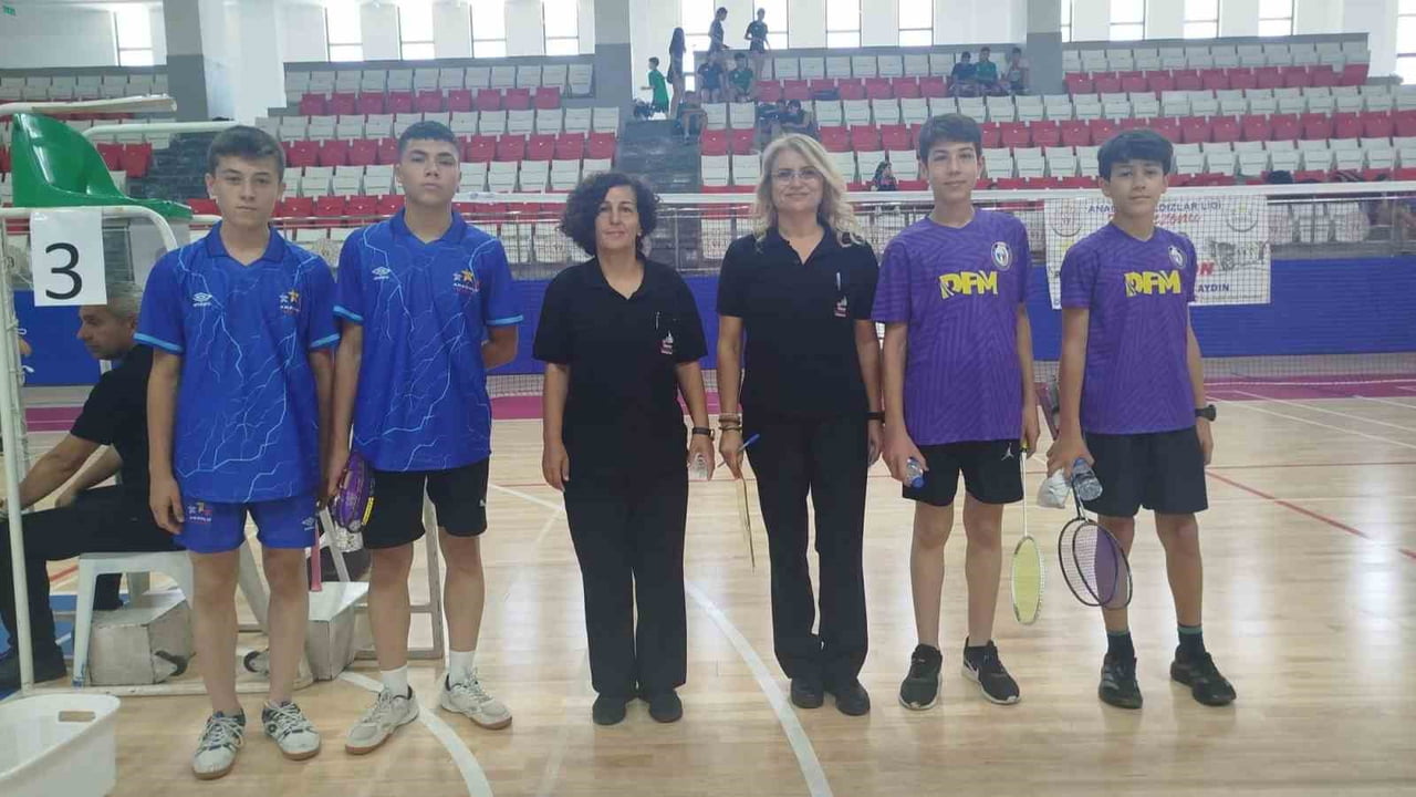ANADOLU YILDIZLAR LİGİ BADMİNTON GRUP MÜSABAKALARI'NDA GRUBUNU LİDER TAMAMLAYAN AYDIN ERKEK...