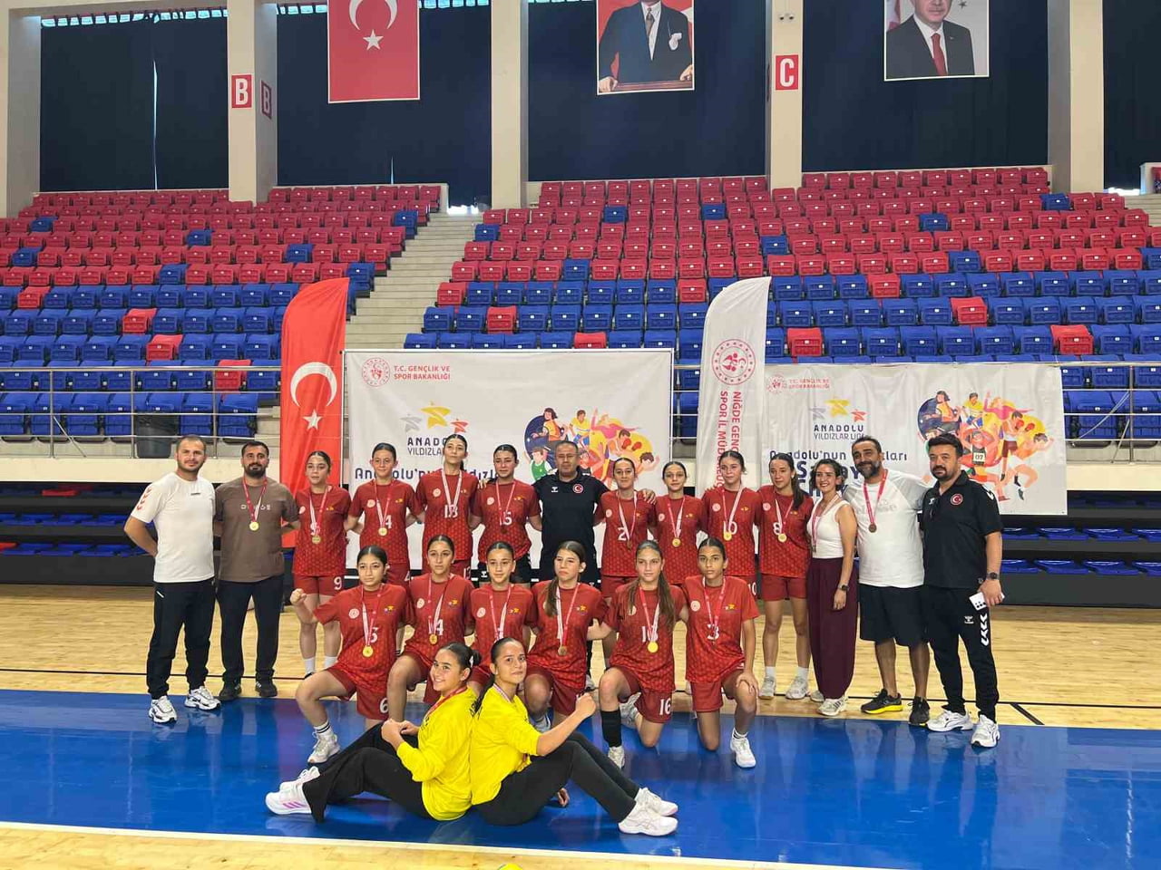 ANALİG HENTBOL MÜSABAKALARINDA TÜRKİYE FİNALLERİ'NE YÜKSELEN TAKIMLAR BELLİ OLDU